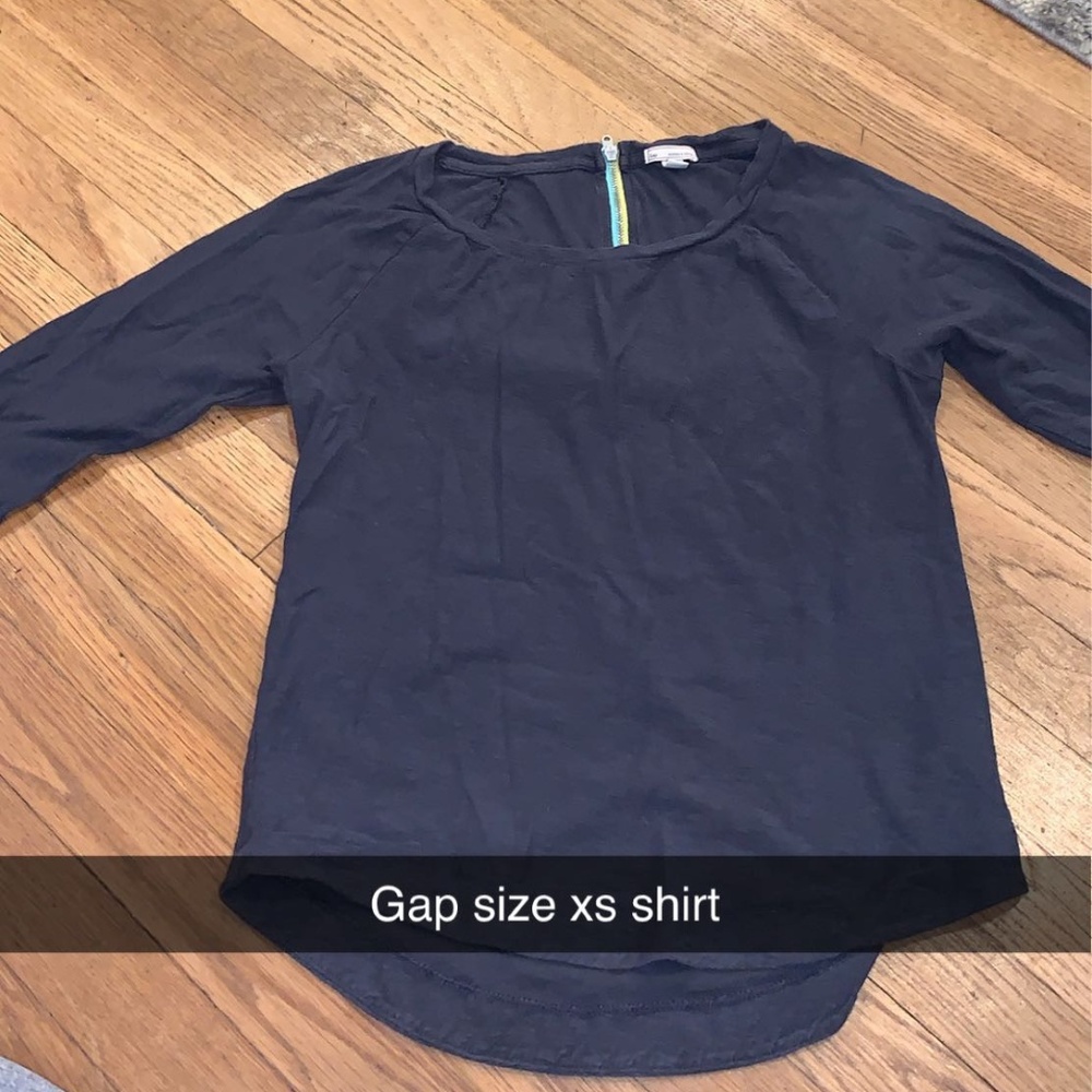 gap size xs shirt